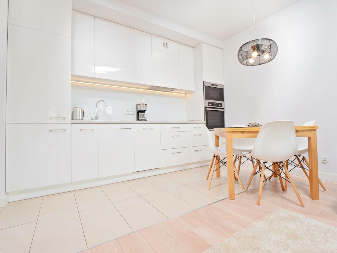 Apartamenty Homely Place - Parking 7 Poznań Buitenkant foto